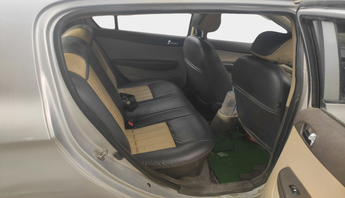 2011 Hyundai i20 MAGNA 1.2, Petrol, Manual, 1,06,607 km, interior
