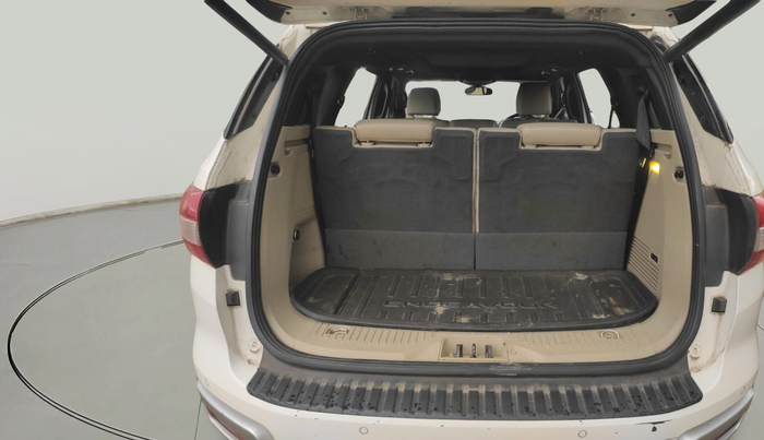 2016 Ford Endeavour TITANIUM 3.2 4X4 AT, Diesel, Automatic, 1,97,441 km, exterior