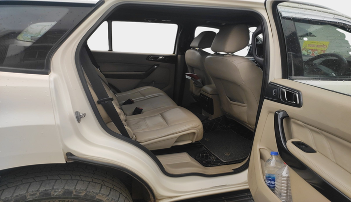 2016 Ford Endeavour TITANIUM 3.2 4X4 AT, Diesel, Automatic, 1,97,441 km, interior