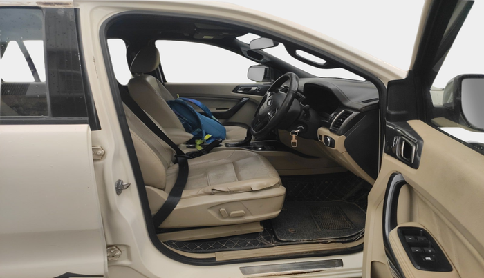 2016 Ford Endeavour TITANIUM 3.2 4X4 AT, Diesel, Automatic, 1,97,441 km, interior
