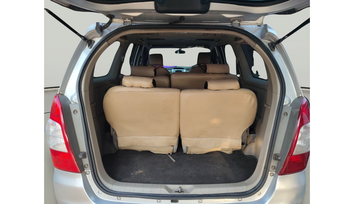 2014 Toyota Innova 2.5 VX 8 STR, Diesel, Manual, 2,77,802 km, exterior