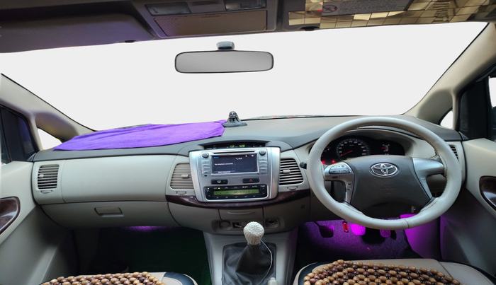 2014 Toyota Innova 2.5 VX 8 STR, Diesel, Manual, 2,77,802 km, interior