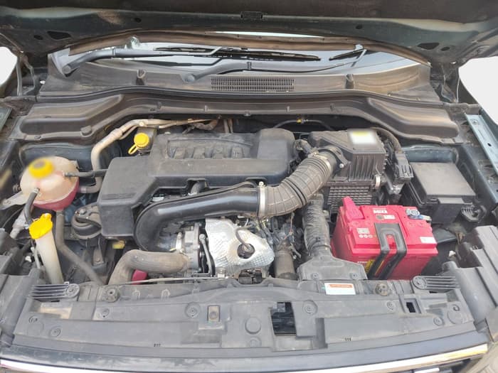 2021 Mahindra XUV300 W8 (O) 1.5 DIESEL, Diesel, Manual, 57,058 km, exterior