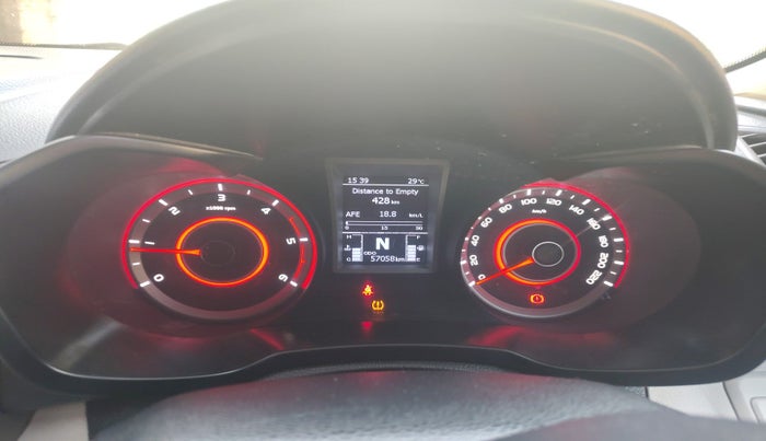 2021 Mahindra XUV300 W8 (O) 1.5 DIESEL, Diesel, Manual, 57,058 km, interior