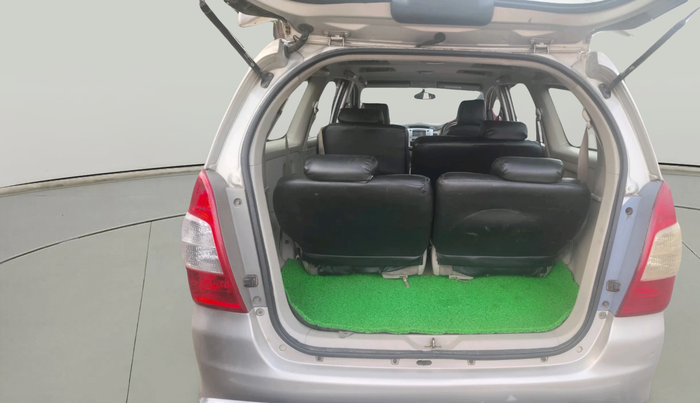 2012 Toyota Innova VX 2.5 8 STR, Diesel, Manual, 3,79,571 km, exterior