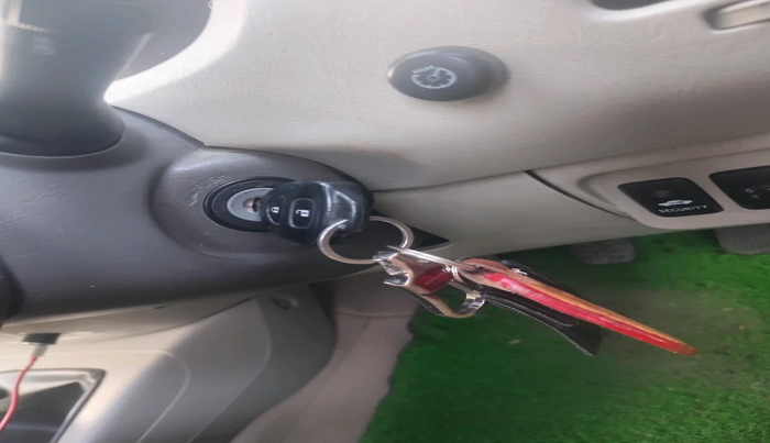 2012 Toyota Innova VX 2.5 8 STR, Diesel, Manual, 3,79,571 km, interior