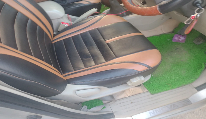 2012 Toyota Innova VX 2.5 8 STR, Diesel, Manual, 3,79,571 km, interior