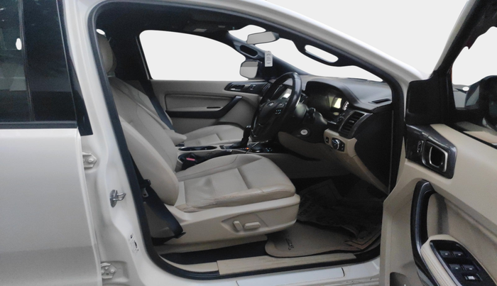 2017 Ford Endeavour TITANIUM 3.2 4X4 AT, Diesel, Automatic, 1,93,100 km, interior