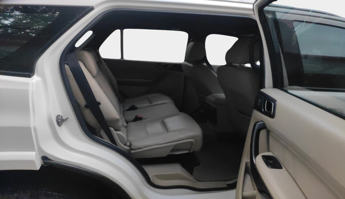 2017 Ford Endeavour TITANIUM 3.2 4X4 AT, Diesel, Automatic, 1,93,100 km, interior