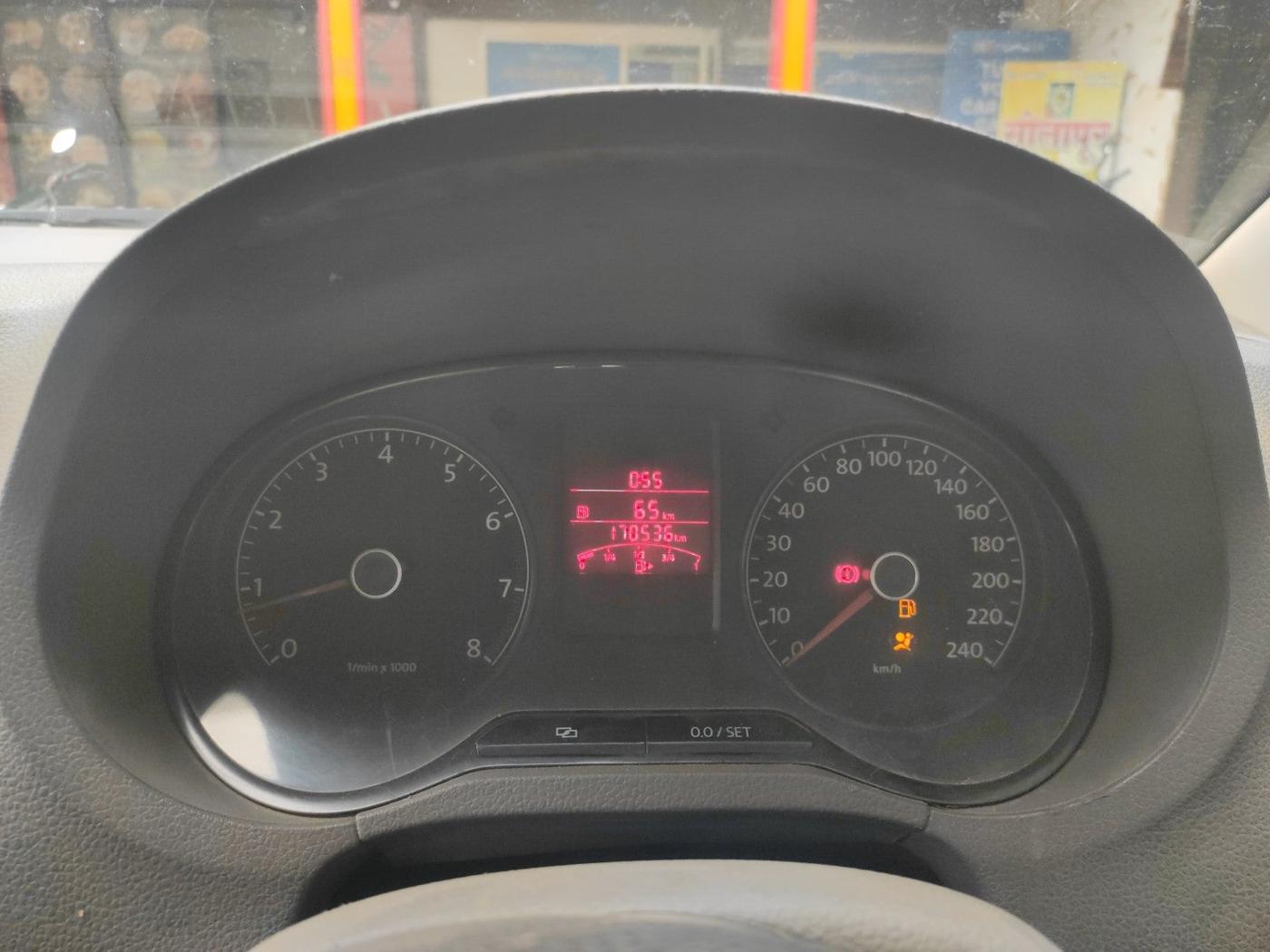 2011 Volkswagen Vento HIGHLINE 1.6 MPI, Petrol, Manual, 1,70,536 km, interior