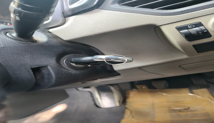 2016 Mahindra Kuv100 K8 6 STR, Petrol, Manual, 1,30,546 km, interior