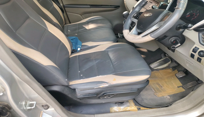 2016 Mahindra Kuv100 K8 6 STR, Petrol, Manual, 1,30,546 km, interior