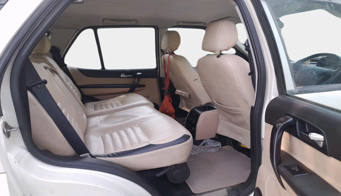2014 Tata Safari Storme 2.2 LX 4X2, Diesel, Manual, 1,45,988 km, interior