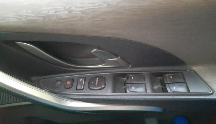 2013 Mahindra XUV500 W8, Diesel, Manual, 1,15,156 km, interior