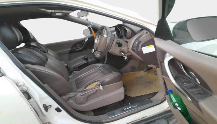 2013 Mahindra XUV500 W8, Diesel, Manual, 1,15,156 km, interior