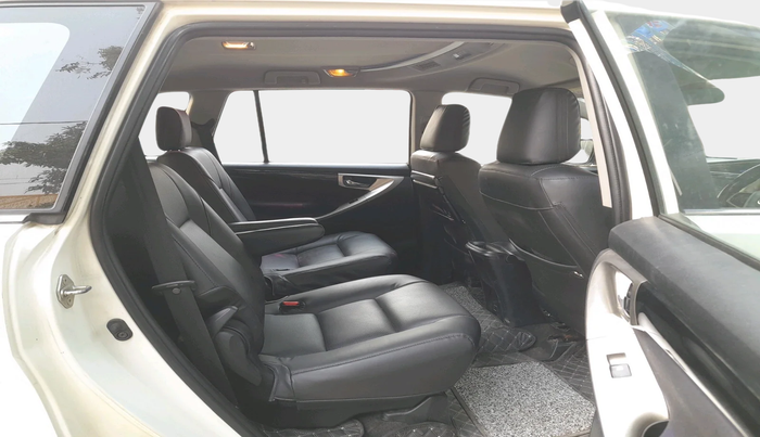 2017 Toyota Innova Crysta 2.4 VX 7 STR, Diesel, Manual, 1,18,297 km, interior