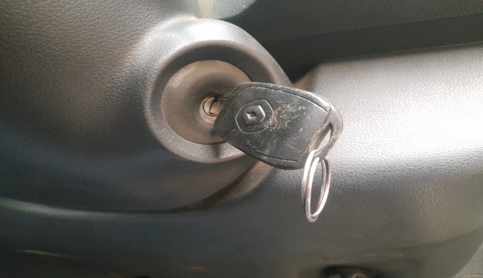 2016 Renault Kwid RXL, Petrol, Manual, 1,99,184 km, interior