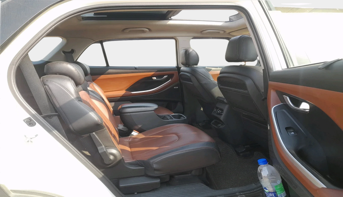 2021 Hyundai ALCAZAR 1.5 SIGNATURE (O) AT 6STR DUAL TONE, Diesel, Automatic, 72,719 km, interior