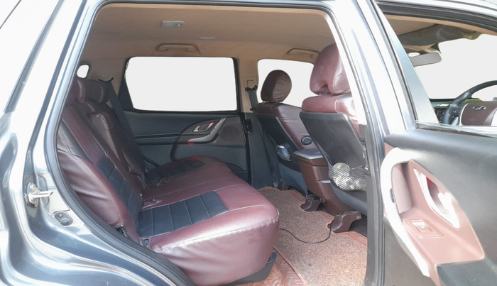 2014 Mahindra XUV500 W6, Diesel, Manual, 58,640 km, interior