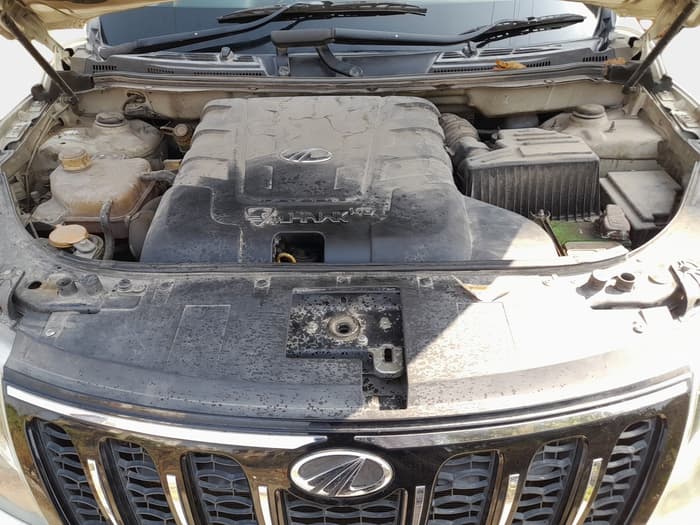 2015 Mahindra XUV500 W10, Diesel, Manual, 1,32,898 km, exterior