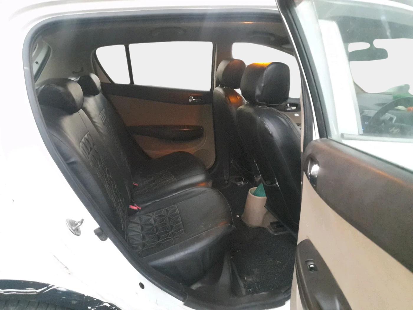 2011 Hyundai i20 SPORTZ 1.2, Petrol, Manual, 1,22,668 km, interior