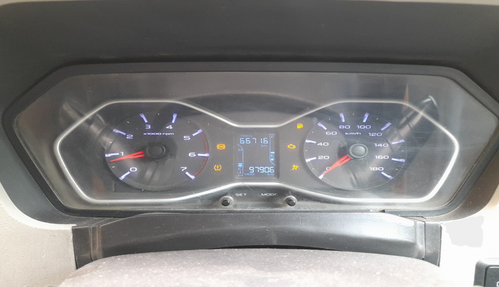 2016 Mahindra Scorpio S10, Diesel, Manual, 97,906 km, interior