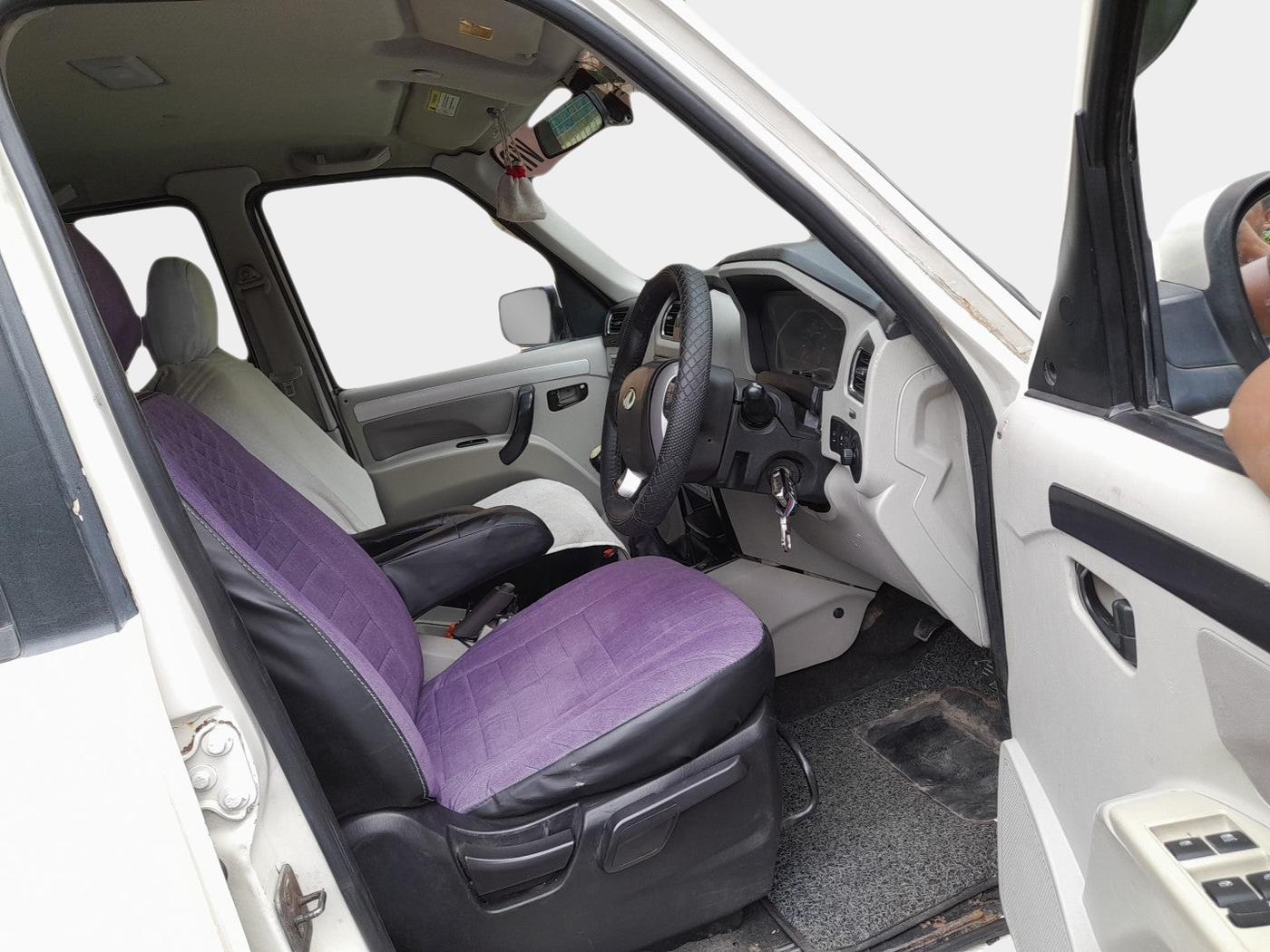 2016 Mahindra Scorpio S10, Diesel, Manual, 97,906 km, interior