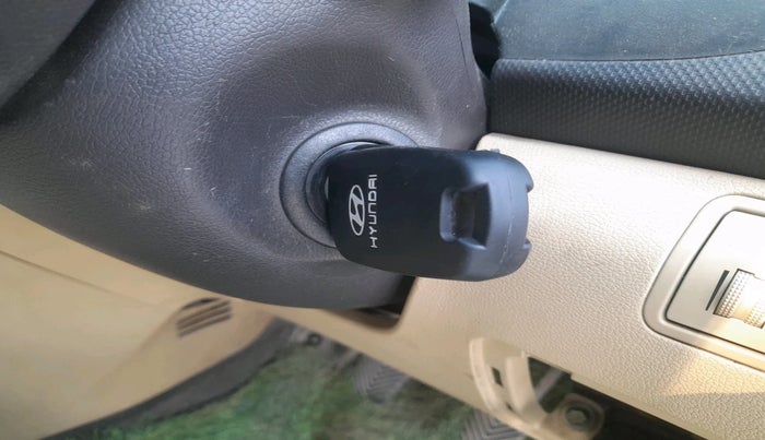 2013 Hyundai Verna FLUIDIC 1.6 CRDI SX, Diesel, Manual, 1,31,470 km, interior