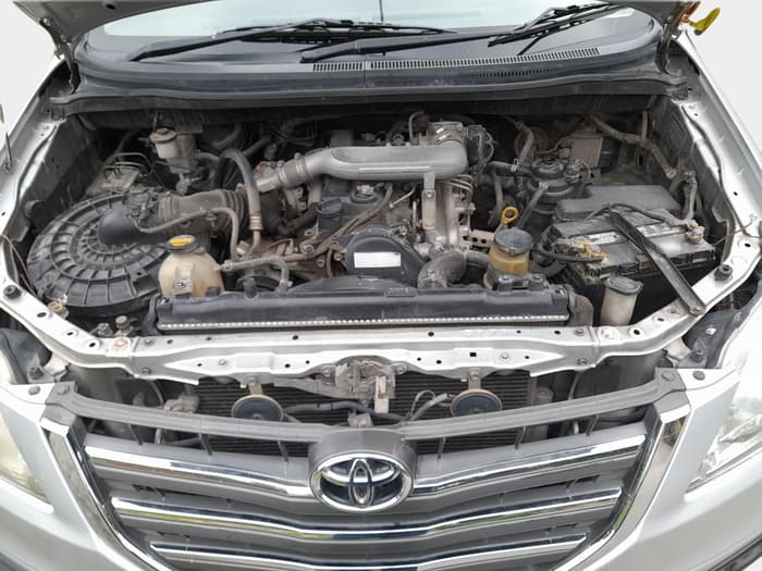 2014 Toyota Innova 2.5 VX 7 STR, Diesel, Manual, 2,30,118 km, exterior