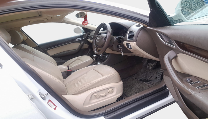 2014 Audi Q3 2.0 TDI QUATTRO, Diesel, Automatic, 1,06,745 km, interior