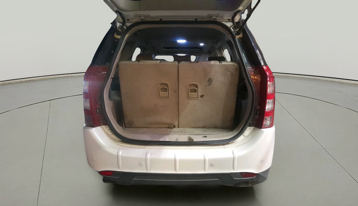 2015 Mahindra XUV500 W10, Diesel, Manual, 1,37,017 km, exterior