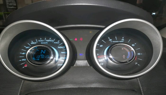 2015 Mahindra XUV500 W10, Diesel, Manual, 1,37,017 km, interior