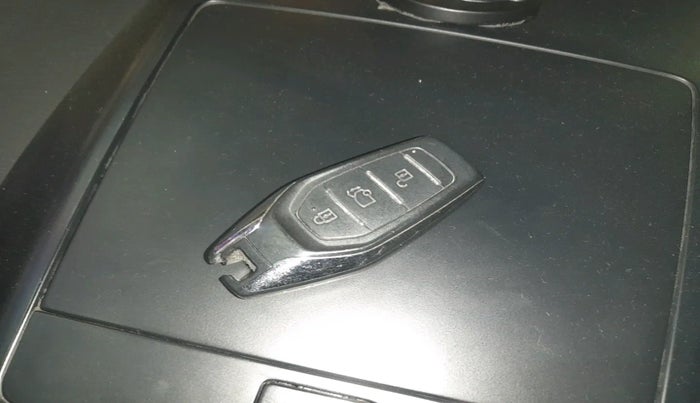 2015 Mahindra XUV500 W10, Diesel, Manual, 1,37,017 km, interior