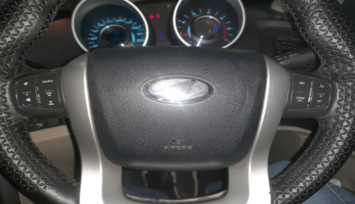 2015 Mahindra XUV500 W10, Diesel, Manual, 1,37,017 km, interior