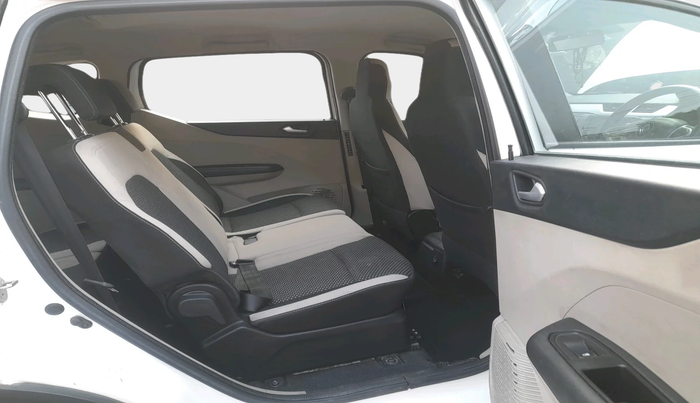 2022 Renault TRIBER RXZ, Petrol, Manual, 56,841 km, interior