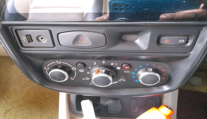 2014 Nissan Terrano XL O (D), Diesel, Manual, 1,29,349 km, interior