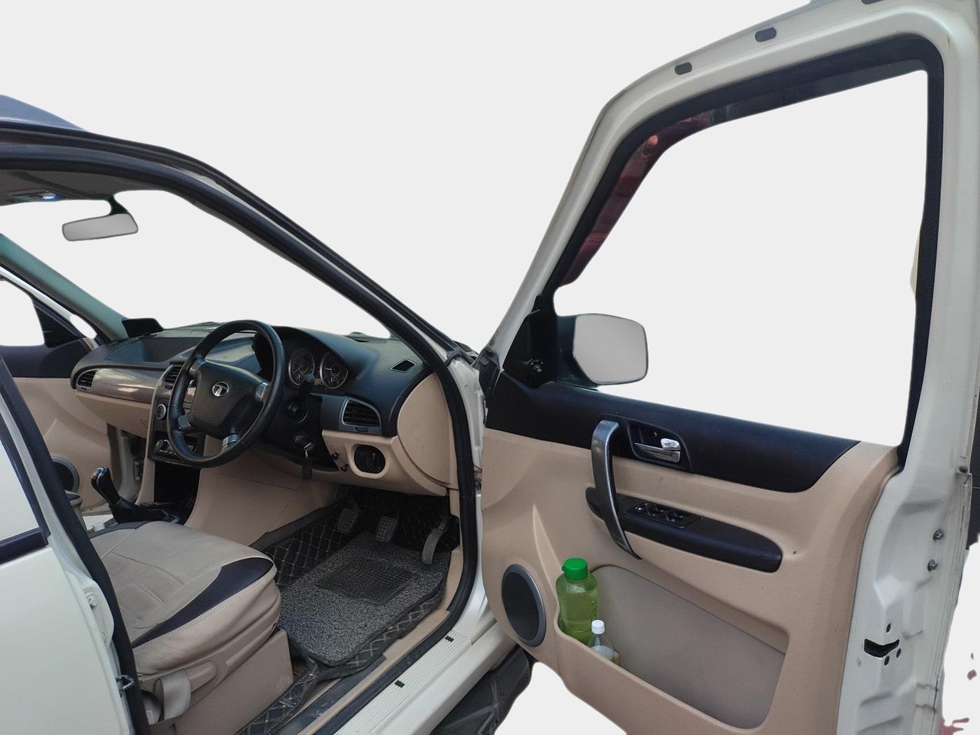2015 Tata Safari Storme 2.2 EX 4X2, Diesel, Manual, 1,32,476 km, interior