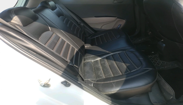 2015 Hyundai Grand i10 MAGNA 1.1 CRDI, Diesel, Manual, 1,89,845 km, interior