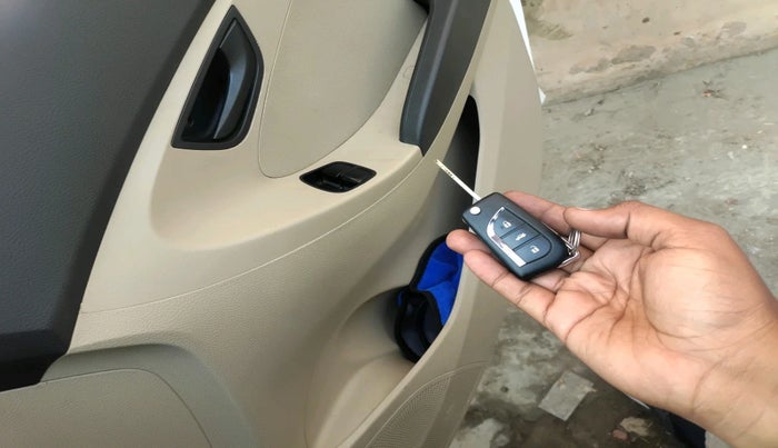 2015 Hyundai Eon MAGNA +, Petrol, Manual, 42,998 km, interior