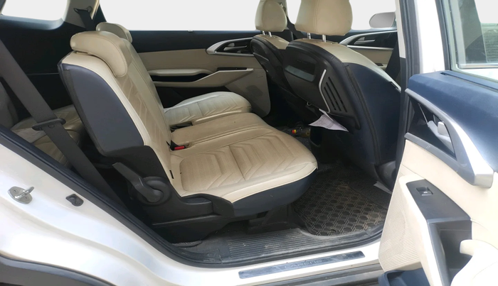2022 KIA CARENS LUXURY PLUS 1.5 DIESEL 7 STR, Diesel, Manual, 1,41,556 km, interior