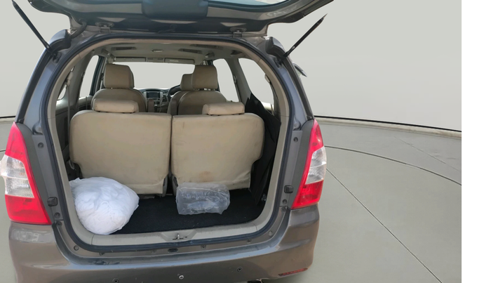 2014 Toyota Innova 2.5 GX 7 STR, Diesel, Manual, 1,98,869 km, exterior