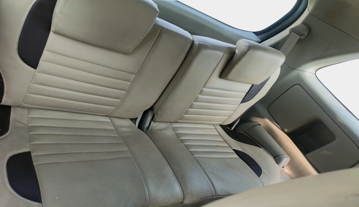 2014 Toyota Innova 2.5 GX 7 STR, Diesel, Manual, 1,98,869 km, interior