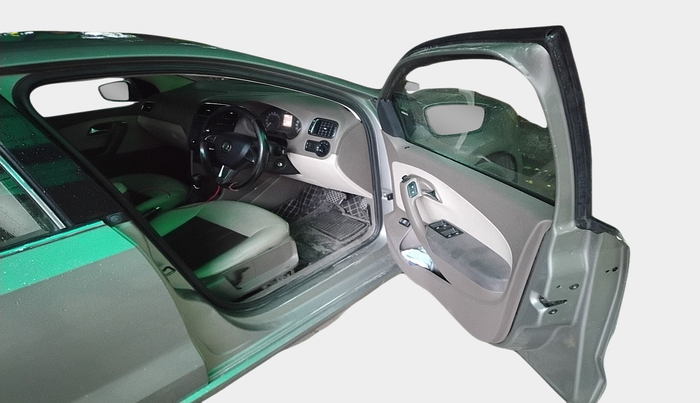 2014 Skoda Rapid 1.5 TDI CR AMBITION PLUS AT, Diesel, Automatic, 1,97,949 km, interior