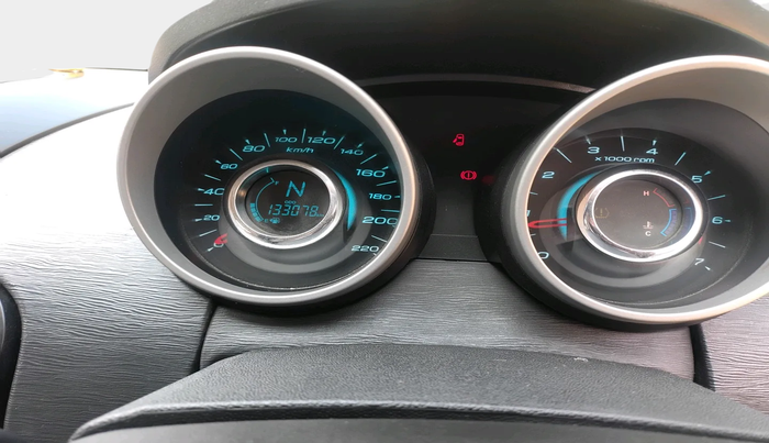 2016 Mahindra XUV500 W10, Diesel, Manual, 1,33,078 km, interior