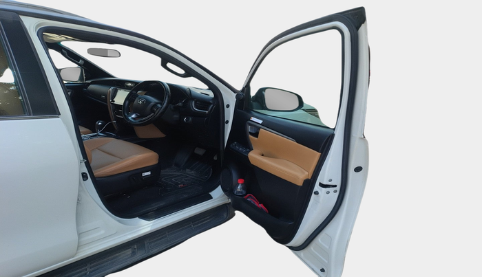 2022 Toyota Fortuner 4X2 AT 2.8 DIESEL, Diesel, Automatic, 44,929 km, interior