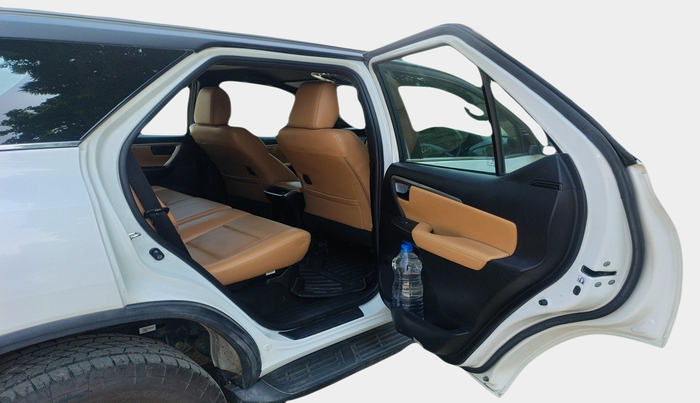 2022 Toyota Fortuner 4X2 AT 2.8 DIESEL, Diesel, Automatic, 44,929 km, interior