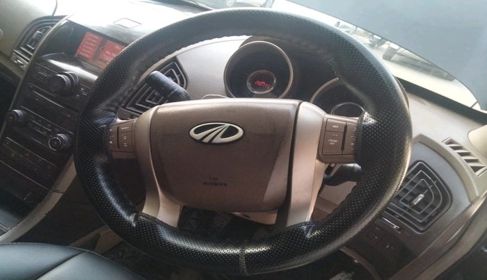 2013 Mahindra XUV500 W8, Diesel, Manual, 2,00,777 km, interior