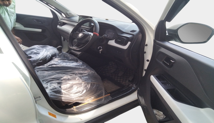 2025 Tata PUNCH PURE MT, Petrol, Manual, 3,430 km, interior