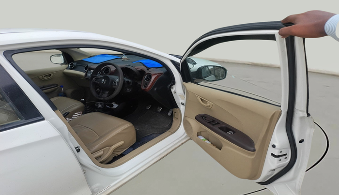 2013 Honda Amaze 1.5L I-DTEC S, Diesel, Manual, 1,04,547 km, interior