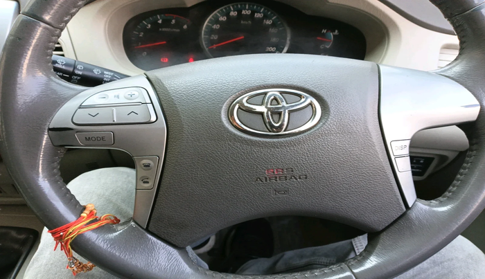 2012 Toyota Innova 2.5 VX 7 STR, Diesel, Manual, 94,948 km, interior